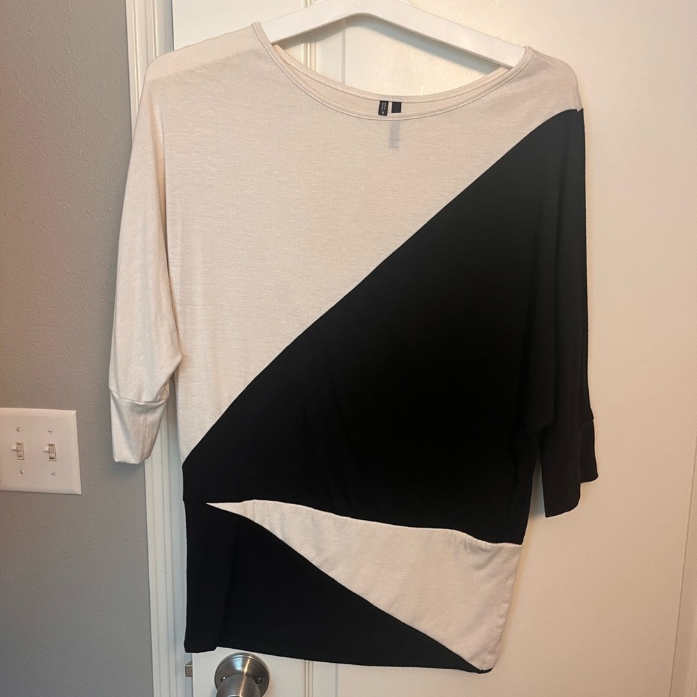 Maurice’s Black and white long sleeve blouse